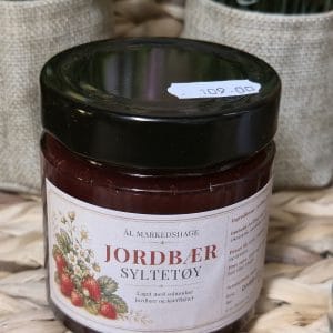 Jordbærsyltetøy – håndkokt på egne bær fra fjellgården i Ål
